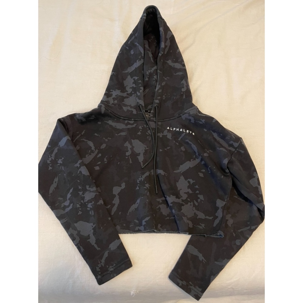 Alphalete cropped camo hoodie